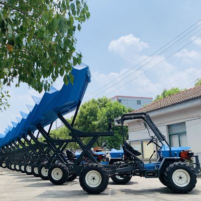 Kompaktowy ciągnik z napędem na 4 koła i podnośnikiem hydraulicznym