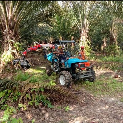 Ciągnik z otwartą kabiną do plantacji oleju palmowego z prędkością WOM 240-1340 obr./min i oponą rolniczą