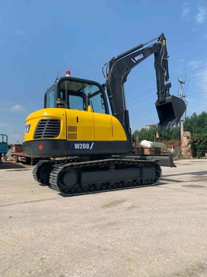 Kompaktowa maszyna do kopania z łyżką o sile kopania 40,2 kN, która odpowiada Komatsu PC60