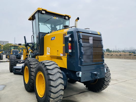 Długość lemiesza 3658 mm, moc wyjściowa 97 kW Równiarka samojezdna do ciężkiego sprzętu
